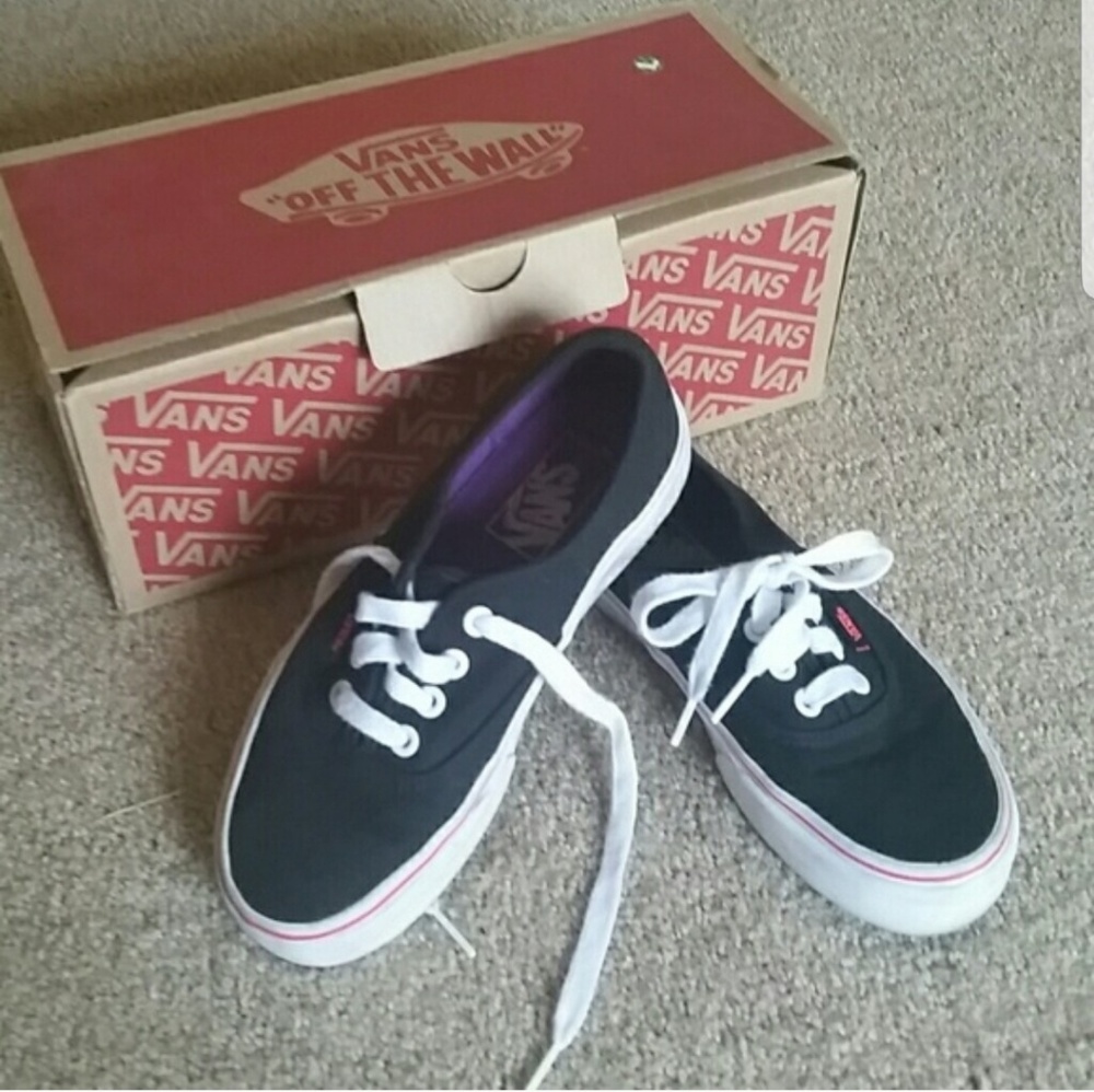 VANS Off the Wall tennis shoes